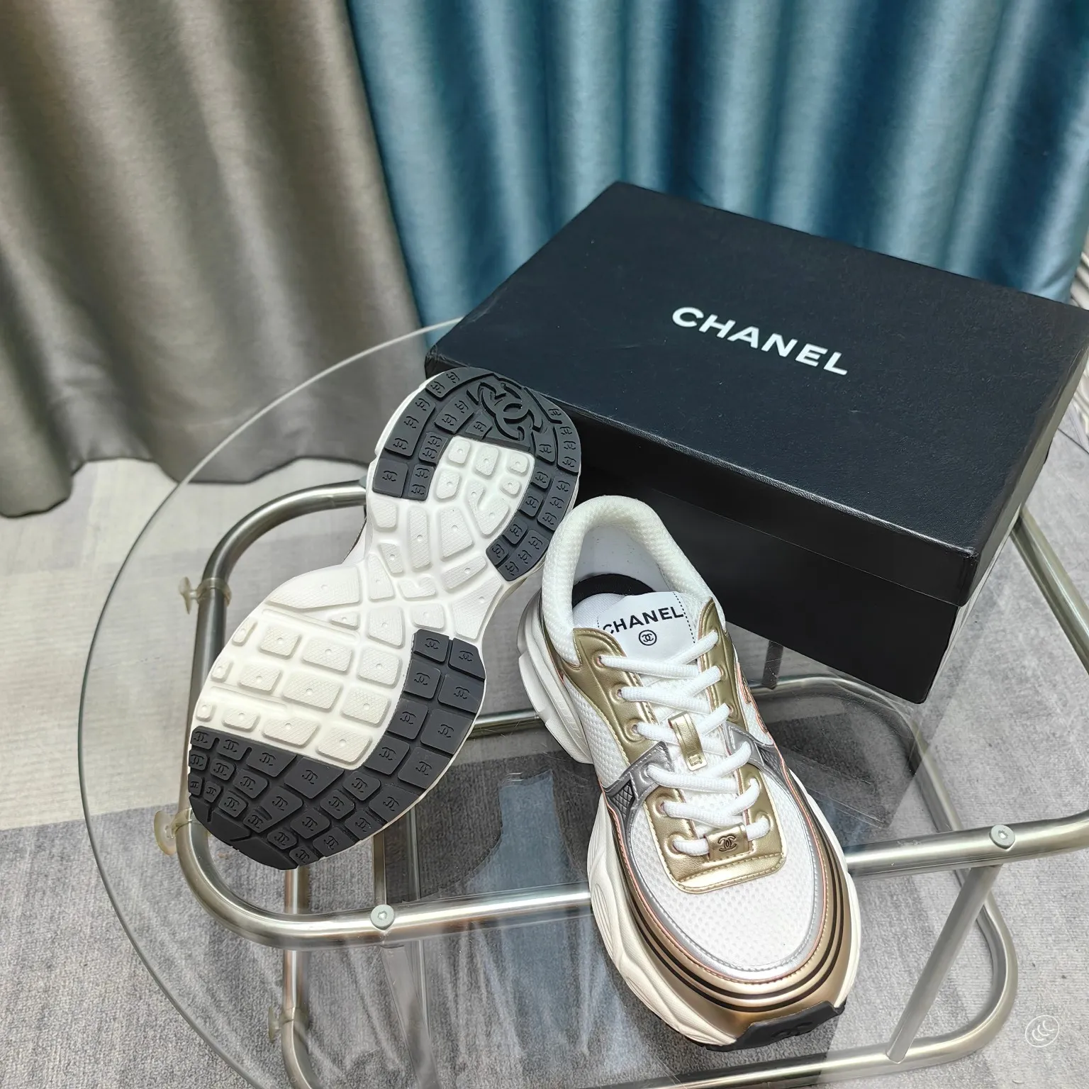 p680🐮🐮Chanel Chanel dad shoes, men and women couples - 2025 counter top casual sports shoes This classic design; the upper is electro-embroidered with a variety of techniques; the outsole is fashionable and sporty; it is unusual to incorporate a variety of color matching elements... The diversified mix and match is very beautiful and versatile, casual, fashionable, sports and outdoor can be taken into account... ꫛꫀꪝ Go➫ Material: ❶Upper is made of: Original imported first-layer silk cowhide + original waterproof cloth + original first-layer cowhide ❷Inner lining: original sheep lining + mesh ❸Outsole based on: original TPU combination outsole Special counter boutique packaging complete set for women 35–41
